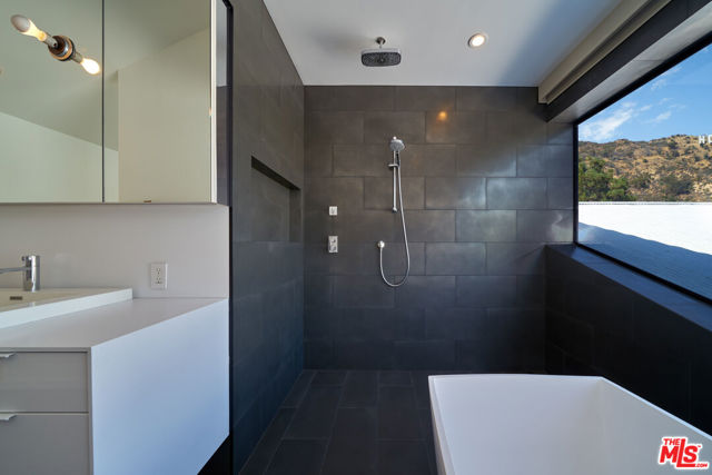6342 Innsdale Drive, Los Angeles CA: https://media.crmls.org/mediaz/ce643050-a56f-4e05-96d5-f5688194b4ae.jpg