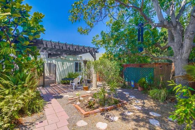 309 11 E Ave, Coronado CA: https://media.crmls.org/mediaz/ce64aaaf-edf0-40d2-9d7e-164af3138c74.jpg