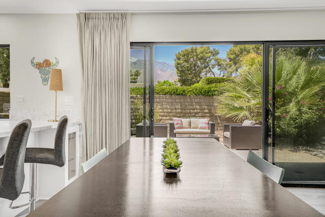 2006 E Sandalwood Drive, Palm Springs CA: https://media.crmls.org/mediaz/ce64bb3e-d77a-442b-8a14-bd0b04ee1742.jpg