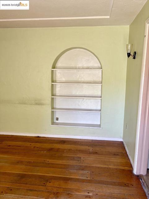 1100 Park AVE, Alameda CA: https://media.crmls.org/mediaz/ce65463d-0d1b-4ada-9cdd-52c61d2a2191.jpg