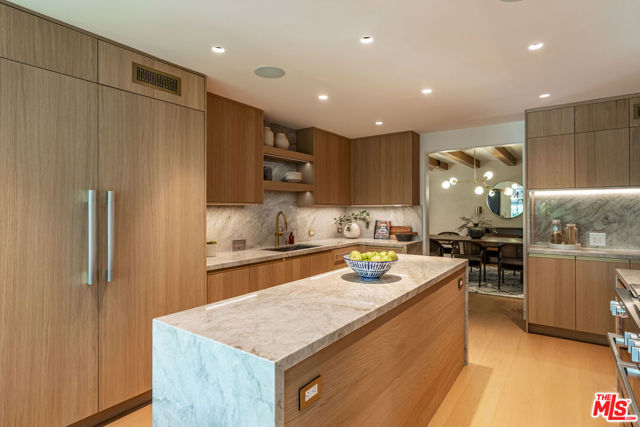 365 Norcroft Avenue, Los Angeles CA: https://media.crmls.org/mediaz/ce655509-f232-42e9-a78b-7f73a1766767.jpg