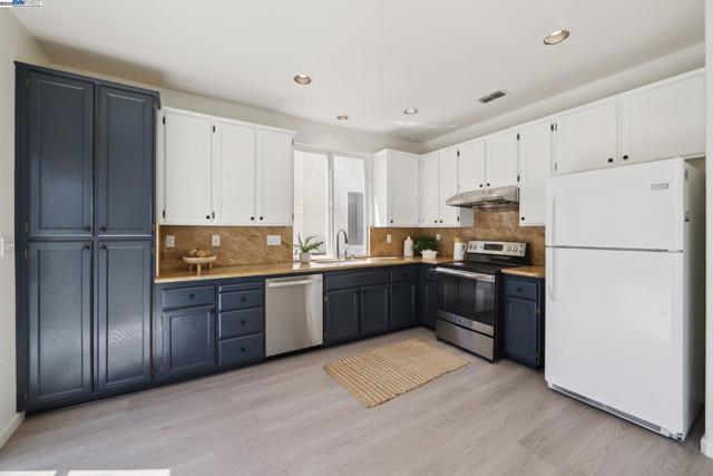 99 Elder Dr, Pacheco CA: https://media.crmls.org/mediaz/ce657cc6-b585-4aaa-a4ee-7a89671420db.jpg