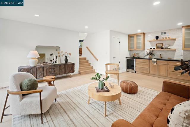 101 Lena Ct, Pleasant Hill CA: https://media.crmls.org/mediaz/ce65c1c2-f5d0-422e-a52f-a8ace4b6bf5c.jpg