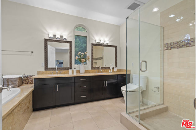 4848 Wilshire Boulevard, Los Angeles CA: https://media.crmls.org/mediaz/ce66bd7e-0d8d-4211-ab08-2ca21c1cc1fd.jpg