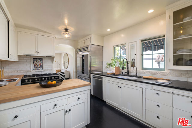 205 S Lomita Avenue, Ojai CA: https://media.crmls.org/mediaz/ce677838-8585-4f38-8dc8-a05ffb5e97f5.jpg