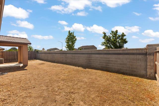 829 Crow Creek Circle, Galt CA: https://media.crmls.org/mediaz/ce67ab9f-7b25-4f1f-8c94-5d0ba402e5c7.jpg