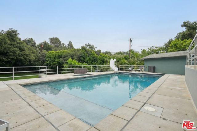 240 Oakhurst Lane, Arcadia CA: https://media.crmls.org/mediaz/ce67f4fb-12cd-4e48-ad88-27b43f19895e.jpg