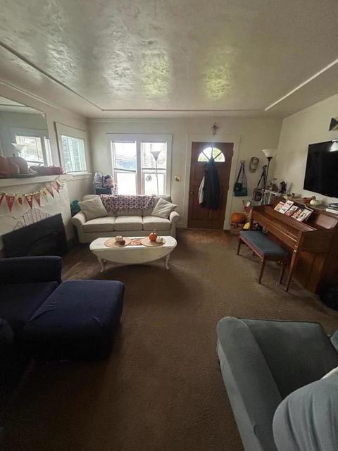 612 Central Avenue, Salinas CA: https://media.crmls.org/mediaz/ce687724-89c8-4867-8da4-b28b36172a10.jpg