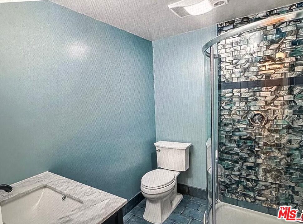 https://media.crmls.org/mediaz/ce6895e7-20d6-460a-84fe-2ee4a8b5bcac.jpg?preset=X-Large