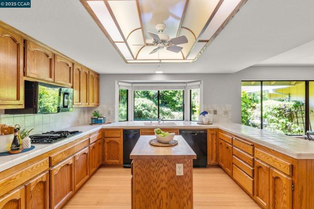 109 Bria Ct, Walnut Creek CA: https://media.crmls.org/mediaz/ce68f864-8de0-40e6-af63-b91ca4ab53a7.jpg
