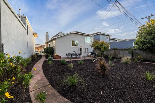 164 Wilshire Avenue, Daly City CA: https://media.crmls.org/mediaz/ce68fa26-b21f-41a7-95a5-c092cbb7e8c9.jpg