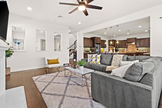 4440 Pine Mountain Way, Dublin CA: https://media.crmls.org/mediaz/ce698603-69c0-4a5b-a8f2-3f4d8ec9d379.jpg