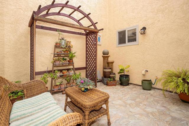 1564 Via Brisa Del Lago, San Marcos CA: https://media.crmls.org/mediaz/ce69bcc7-cf85-444f-9788-37b12518e943.jpg