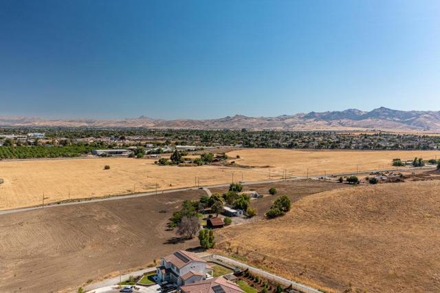 120 Enterprise Road, Hollister CA: https://media.crmls.org/mediaz/ce6a76e8-aabf-47d6-8c72-b8aeb93a796e.jpg