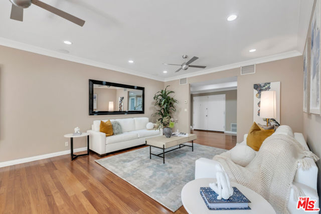 1124 N Kings Road, West Hollywood CA: https://media.crmls.org/mediaz/ce6a8e82-1e42-4e7b-b2a5-ee13ac81831e.jpg