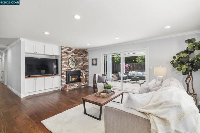 1140 Jamie Dr, Concord CA: https://media.crmls.org/mediaz/ce6ac1bd-d3bf-43a2-8eeb-15d49481010c.jpg