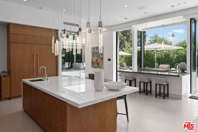 1527 Rising Glen Road, Los Angeles CA: https://media.crmls.org/mediaz/ce6ac784-b88b-4536-8125-e3f677782d45.jpg