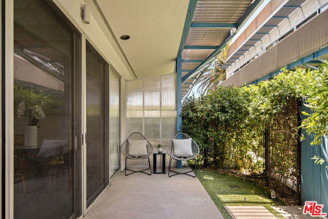 621 San Juan Avenue, Venice CA: https://media.crmls.org/mediaz/ce6b32e2-2613-44c0-a58c-6e175044a11c.jpg