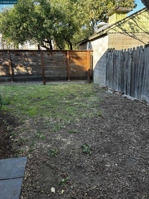 125 Bruning Ave, Rio Vista CA: https://media.crmls.org/mediaz/ce6c1009-04de-475b-a6f9-f0450d6b1a54.jpg