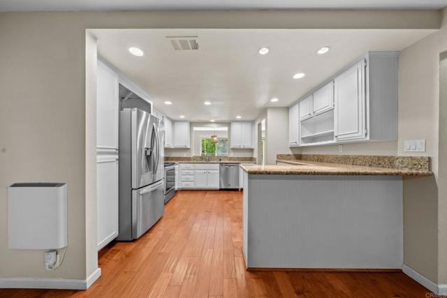 Detail Gallery Image 13 of 42 For 6543 Paseo Adelante, Carlsbad,  CA 92009 - 3 Beds | 2/1 Baths