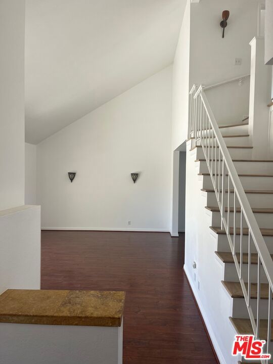4650 Park Mirasol, Calabasas CA: https://media.crmls.org/mediaz/ce6cd40a-8656-433d-bf0d-03f78ca336f7.jpg