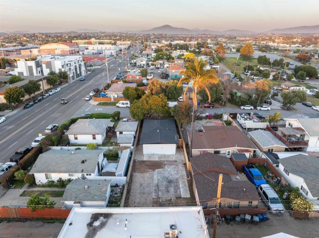 3008 C Ave, National City CA: https://media.crmls.org/mediaz/ce6d9ef7-0c8c-4271-a4b7-efaee113e595.jpg