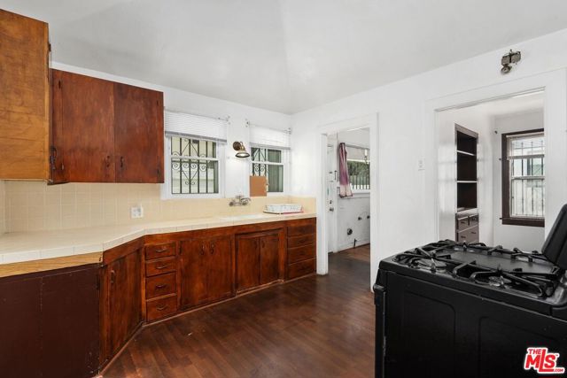 5021 Elmwood Avenue, Los Angeles CA: https://media.crmls.org/mediaz/ce6e268d-2245-4bea-bea6-9adeaf98116f.jpg