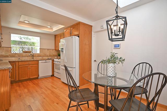 1524 Martindale Dr, Martinez CA: https://media.crmls.org/mediaz/ce6f0e92-d5f1-4cd9-93b7-77394e2168e3.jpg