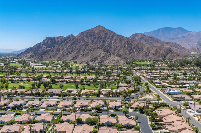 78858 Breckenridge Drive, La Quinta CA: https://media.crmls.org/mediaz/ce6f38ae-c0d2-4b4a-b814-07ec9eaf649c.jpg
