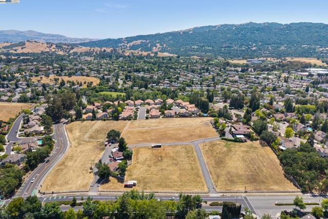 4558 Bernal Ave, Pleasanton CA: https://media.crmls.org/mediaz/ce6f56a8-6d9c-4703-abe1-74984e5eabbb.jpg