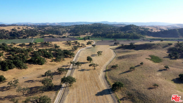 10550 Foxen Canyon Road, Los Olivos CA: https://media.crmls.org/mediaz/ce6f85c3-8c77-45f1-bfd9-9ae6d75ecc58.jpg