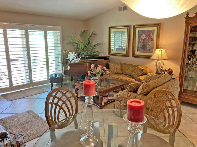 378 Desert Falls E Drive, Palm Desert CA: https://media.crmls.org/mediaz/ce6fe613-4abe-45e6-bf72-cb0ba264b4af.jpg