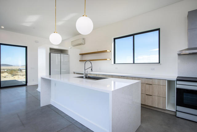 66050 Cottonwood Drive, Joshua Tree CA: https://media.crmls.org/mediaz/ce6ffc91-30f9-4bab-929e-cf01d0b895bc.jpg