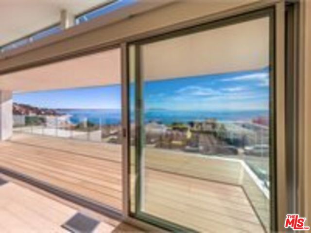 18223 Coastline Drive, Pacific Palisades CA: https://media.crmls.org/mediaz/ce706d8d-1580-410d-a172-162aacf04d84.jpg