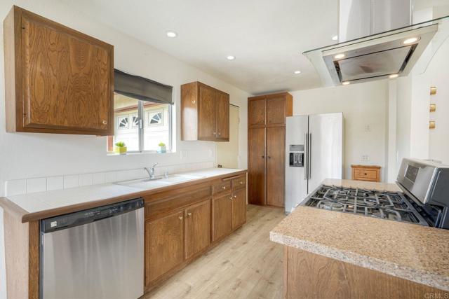 Detail Gallery Image 13 of 47 For 3607 Frenzel Cir, Oceanside,  CA 92056 - 2 Beds | 2 Baths