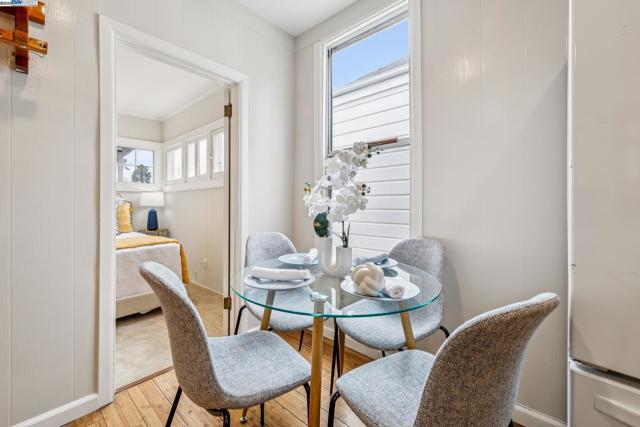 545 Central Ave, Alameda CA: https://media.crmls.org/mediaz/ce724741-7b47-4b3f-9adc-cf2db65714f4.jpg