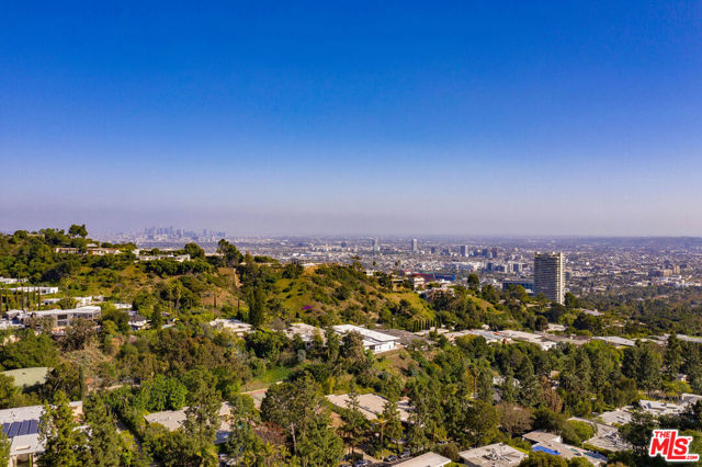 1479 CARLA, Beverly Hills CA: https://media.crmls.org/mediaz/ce725fcb-44db-41d3-95d0-cc561c1c5a6c.jpg