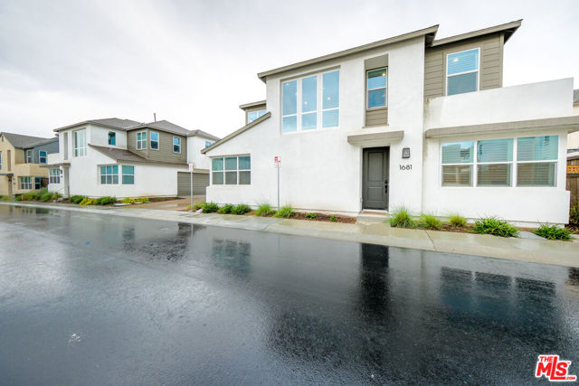 1681 Whitmore Loop, Chula Vista CA: https://media.crmls.org/mediaz/ce7261cd-f3b8-4a9c-9700-51ac7971f3b0.jpg