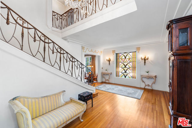 191 S Hudson Avenue, Los Angeles CA: https://media.crmls.org/mediaz/ce72aa73-b634-4525-bfb1-d89cc16c1743.jpg