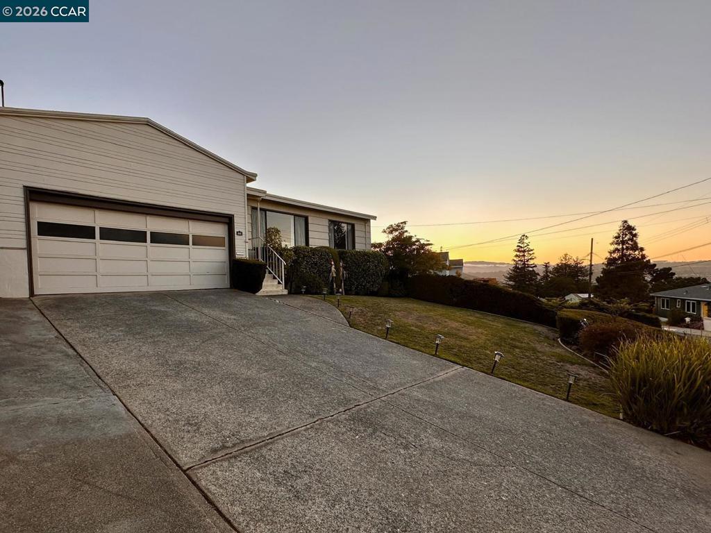 325 Landfair Ave