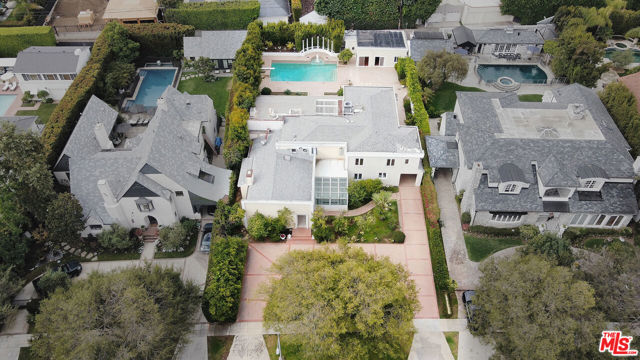 713 N Elm Drive, Beverly Hills CA: https://media.crmls.org/mediaz/ce735243-2b41-458e-ad31-07d71adb3ee1.jpg