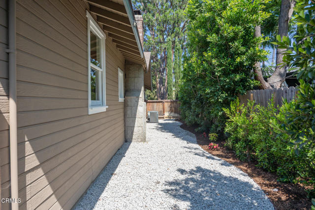 975 N Mentor Avenue, Pasadena CA: https://media.crmls.org/mediaz/ce7364b1-91d9-4334-9c9f-ed56b77440c7.jpg