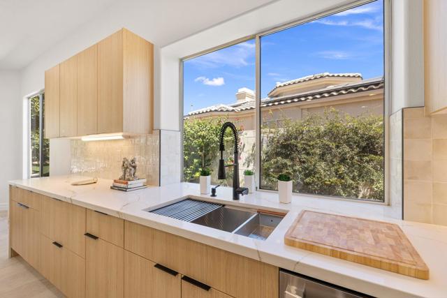 7 King Edward Court, Rancho Mirage CA: https://media.crmls.org/mediaz/ce73f063-1a10-4e40-a3a1-7d622a73bbd8.jpg