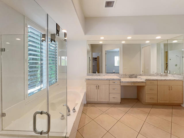 5 Lyon Road, Rancho Mirage CA: https://media.crmls.org/mediaz/ce742072-b5fc-4b14-a5b5-831e00ede275.jpg