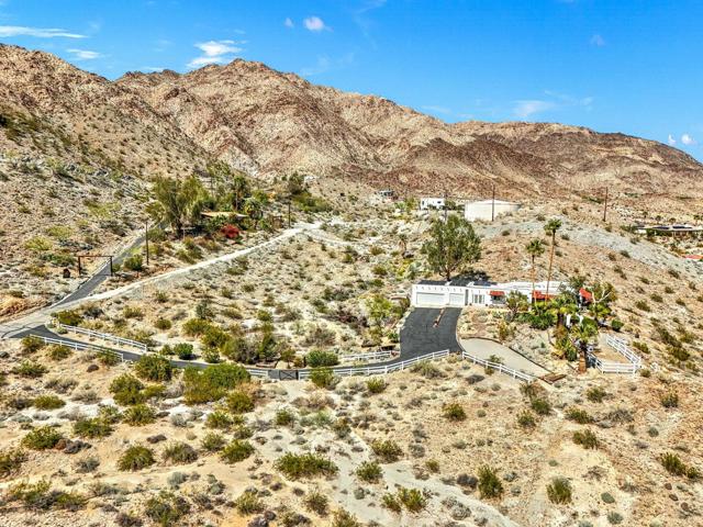 48600 Coyote Road, Palm Desert CA: https://media.crmls.org/mediaz/ce744376-8fcb-4d81-a5d3-fe80fb1a8c38.jpg
