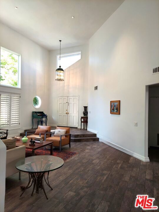 4342 Park Verdi, Calabasas CA: https://media.crmls.org/mediaz/ce75f144-3b9c-4126-935e-3182a2fd4330.jpg