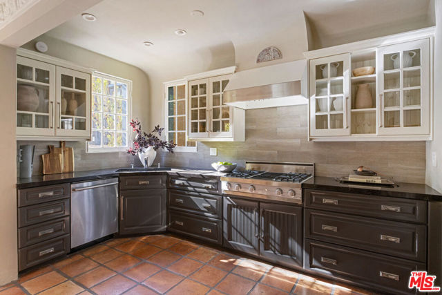 540 Mount Washington Drive, Los Angeles CA: https://media.crmls.org/mediaz/ce770019-ffb9-4d63-a284-4be2c3fcb3eb.jpg