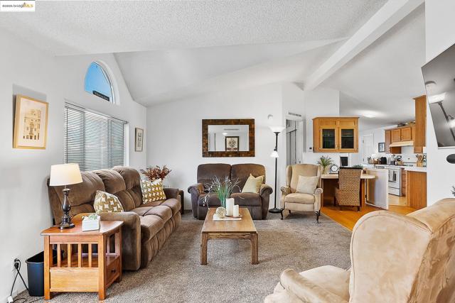 114 Zartop St, Oakley CA: https://media.crmls.org/mediaz/ce773583-e2cd-493e-b41d-5dd513c64c57.jpg