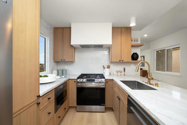 Detail Gallery Image 15 of 34 For 1209 Stanford Ave, Redondo Beach,  CA 90278 - 3 Beds | 2/1 Baths