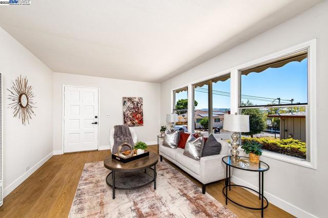 17673 Dorson Ln, Castro Valley CA: https://media.crmls.org/mediaz/ce7769db-f9ac-449d-8126-dc0d6cfcb4d9.jpg